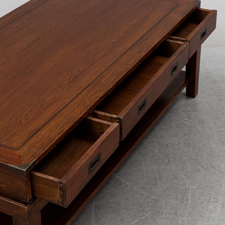 An oak coffee table, English style, late 20th Century.