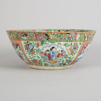 A famille rose Canton punch bowl, Qing dynasty, 19th Century.