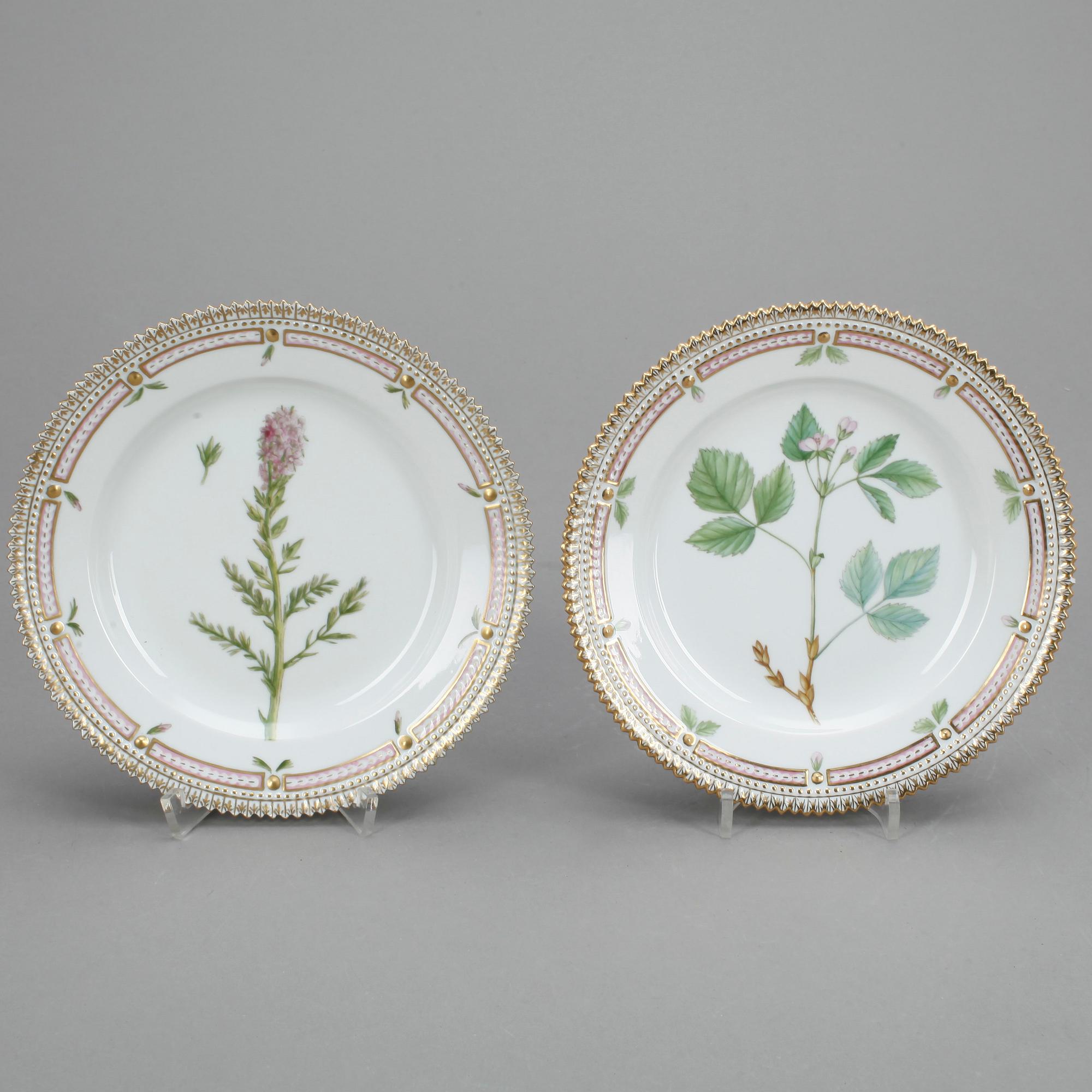 ASSIETTER, 4 stycken, porslin, modell "3573", "Flora Danica", Royal Copenhagen.