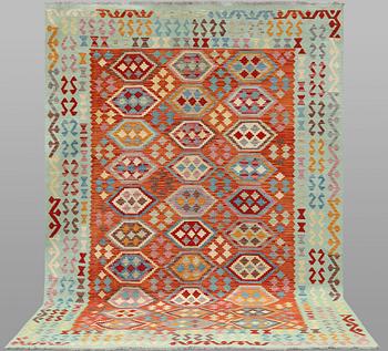 A Kelim carpet, c. 298 x 199 cm.