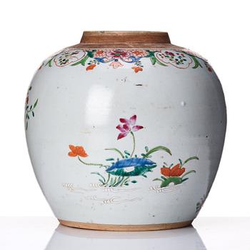 A porcelain famille rose jar, Qing dynasty, Qianlong (1736-1795).