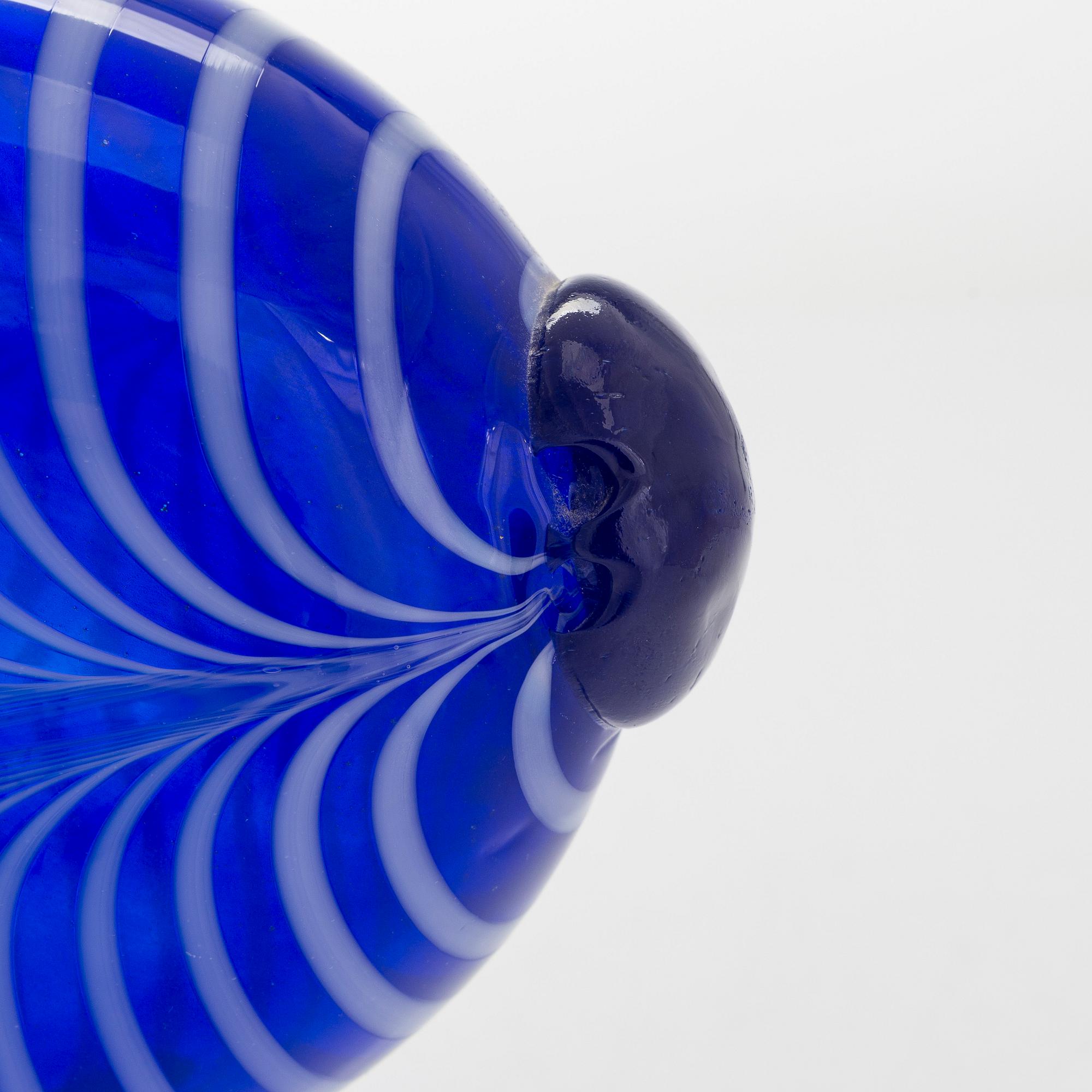 Kerttu Nurminen, glasskulptur, signerad K. Nurminen, Nuutajärvi.