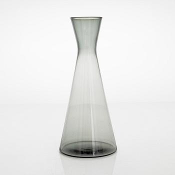 Kaj Franck, A decanter model 1541 and twelve shot glasses model 1153, Nuutajärvi Finland, mid-20th century.