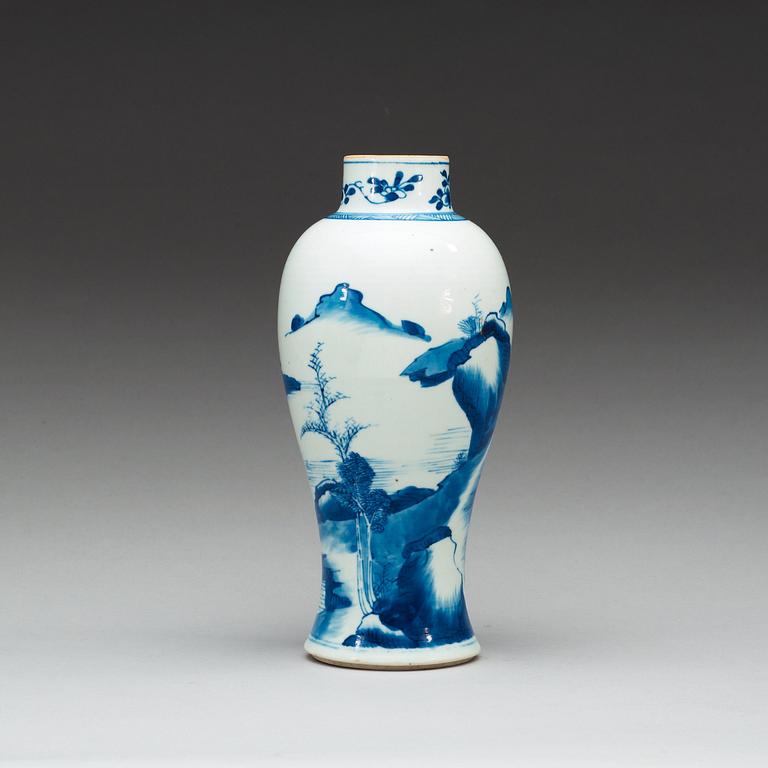VAS, porslin. Qing dynastin, Kangxi (1662-1722).