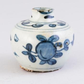 Four pieces of Chinese porcelain, two of which dated to the Ming dynasty (1364-1644).