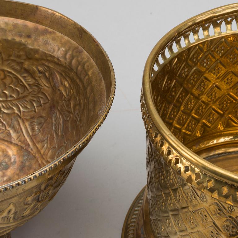 YTTERFODER, 2 st , MÄSSING, 1900-TAL.