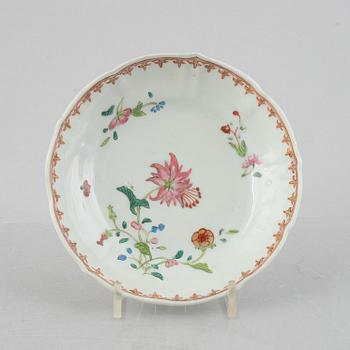 A pair of porcelain plates and a saucer, China, Qianlong (1736-95).