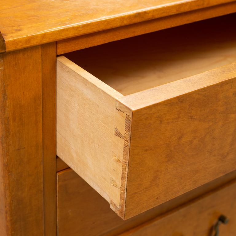 A 1930s-40s dressing table.