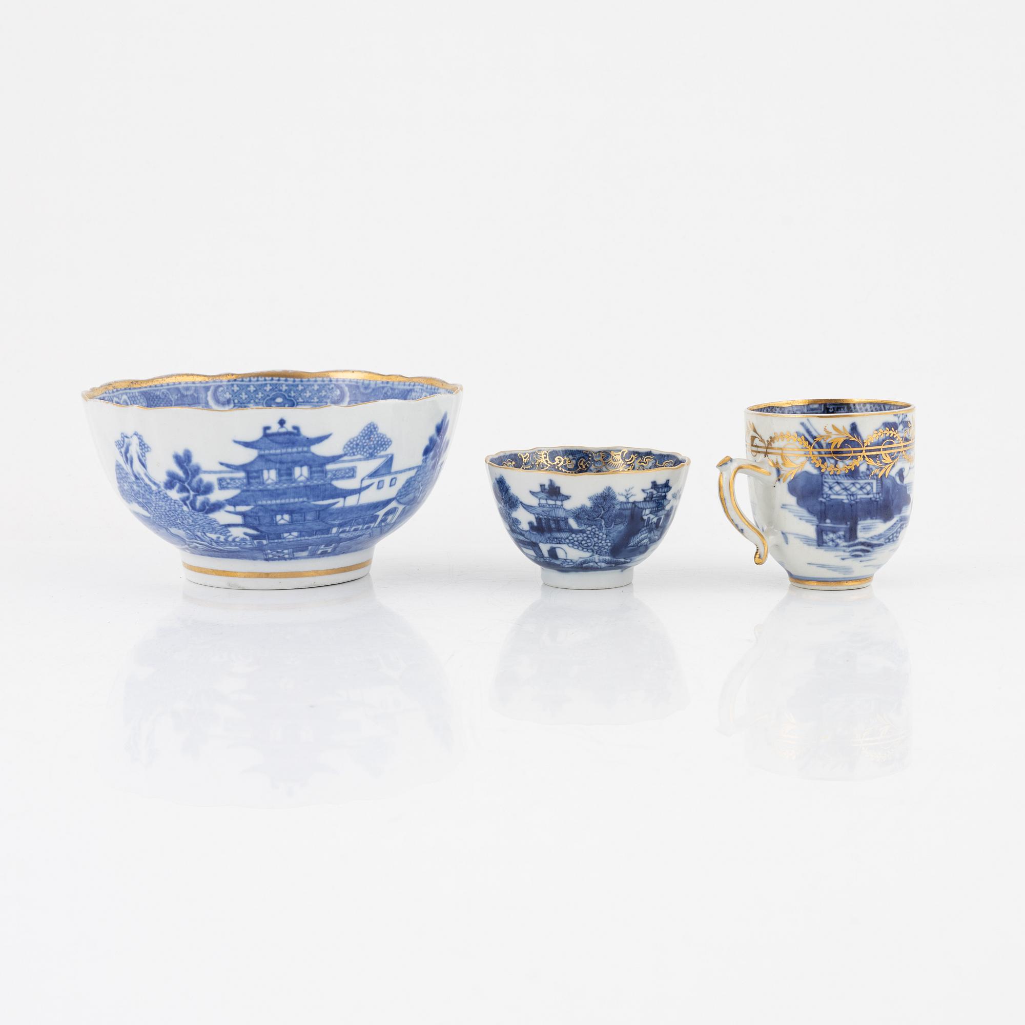 Two Chinese blue and white cups with saucers, a bowl and a dish, Qing dynasty, Jiaqing (1796-1820).