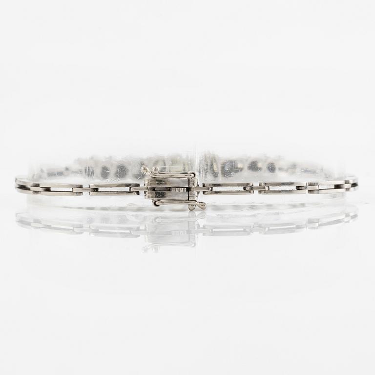 Bracelet, 18K white gold with brilliant-cut diamonds.