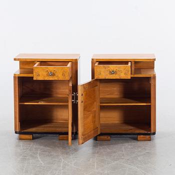 A pair of bedside, 1900-talets mitt.