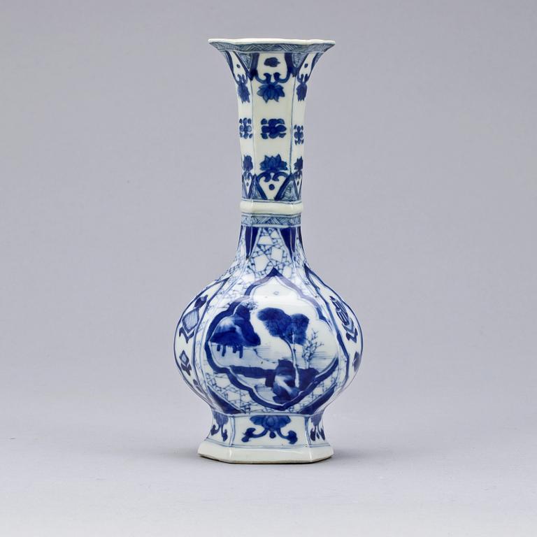 Vas, porslin. Qing dynastin, Kangxi (1662-1722).