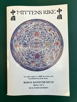 A large blue and white 'figural' yenyen vase, Qing dynasty, Kangxi (1662-1722).