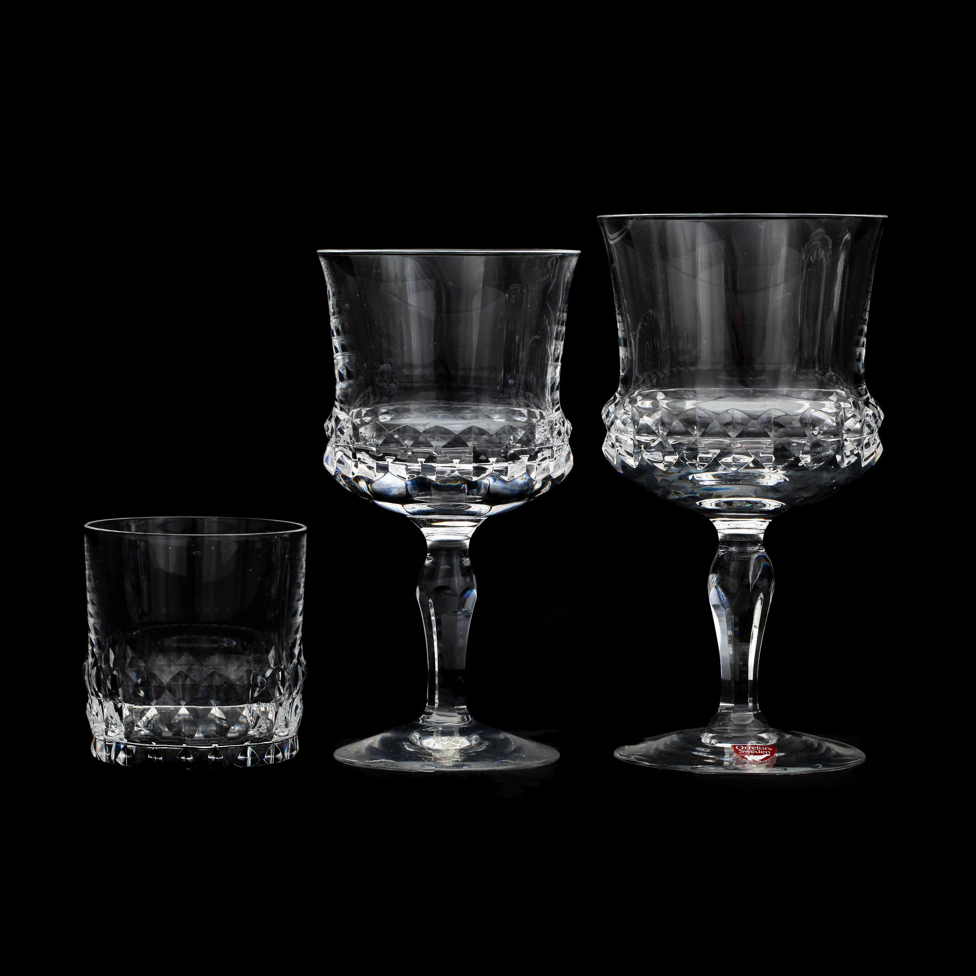 GLASSERVIS, 78 delar, "Silvia", Ingeborg Lundin, Orrefors, 1980-tal.