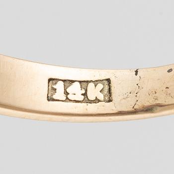 Ring, 14K gold with amethyst and pearls.