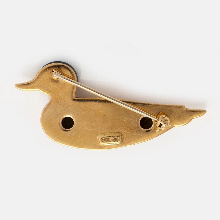 An 18K gold brooch, in the form of a duck, with enamel and a diamond. Switzerland.