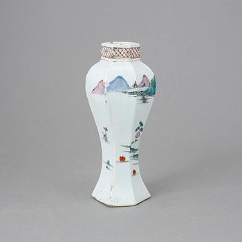 VAS, porslin, Qingdynastin, Qianlong  1736-95.