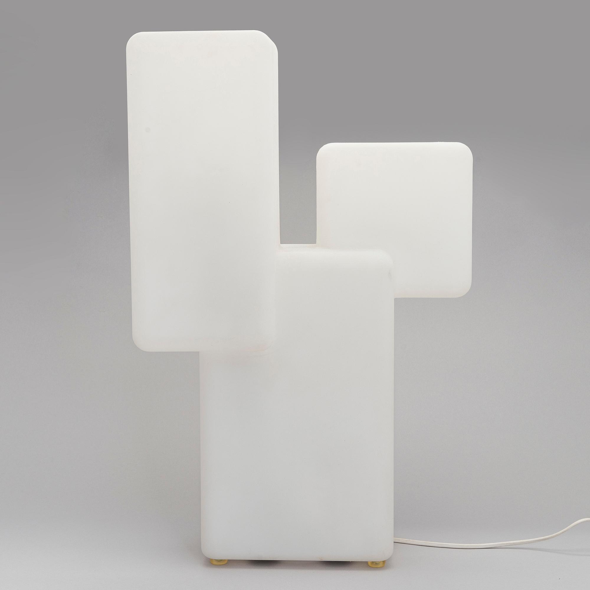 Eero Aarnio, pöytä/lattiavalaisin "Kubo", Innolux 2009.