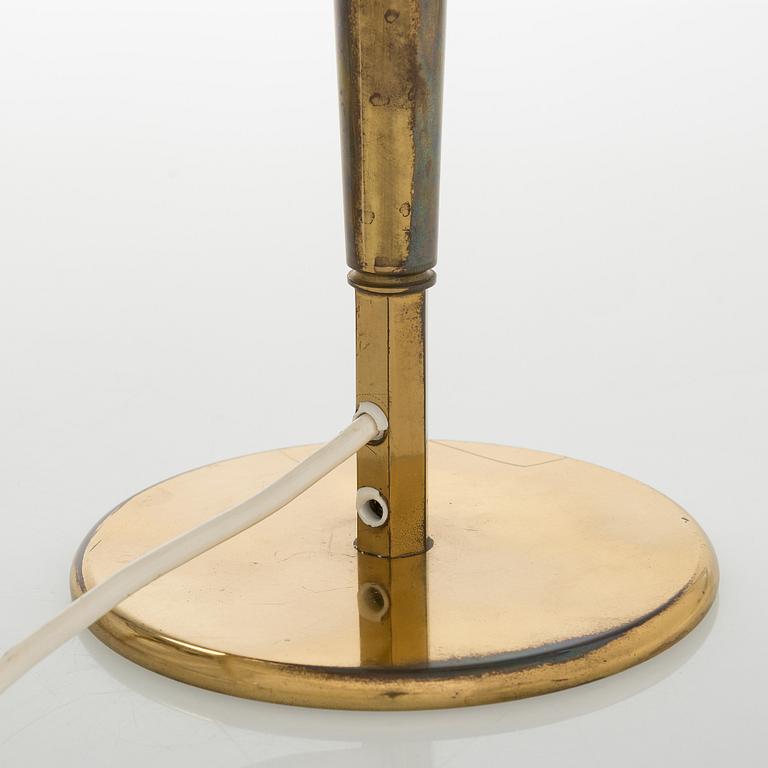 Paavo Tynell, pöytävalaisinpari, malli 5061, Idman 1900-luvun puoliväli.