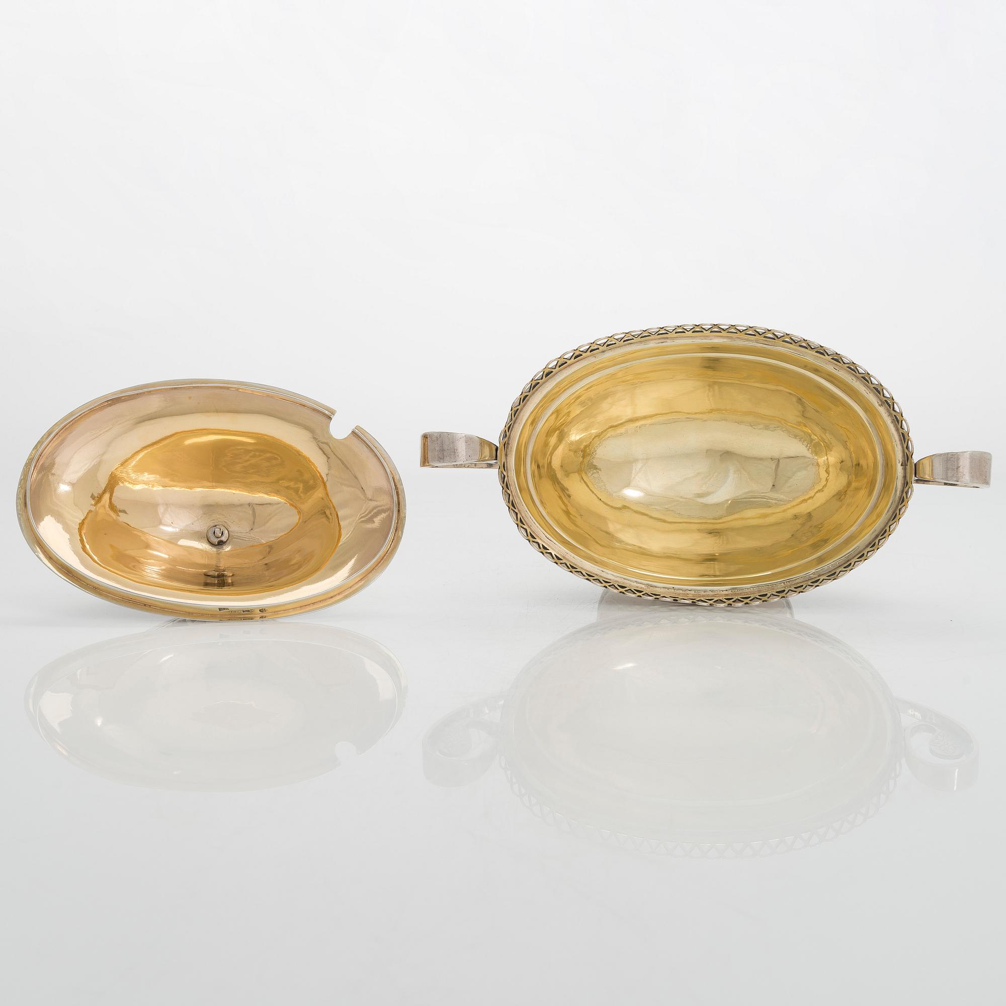 A  silver sugar bowl, St. Petersburg, first quarter of the 19th century, maker's mark G:L.