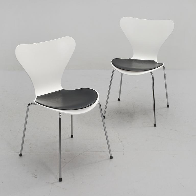 STOLAR, 4 st, "Sjuan", Arne Jacobsen, Fritz Hansen, Danmark, 2005.