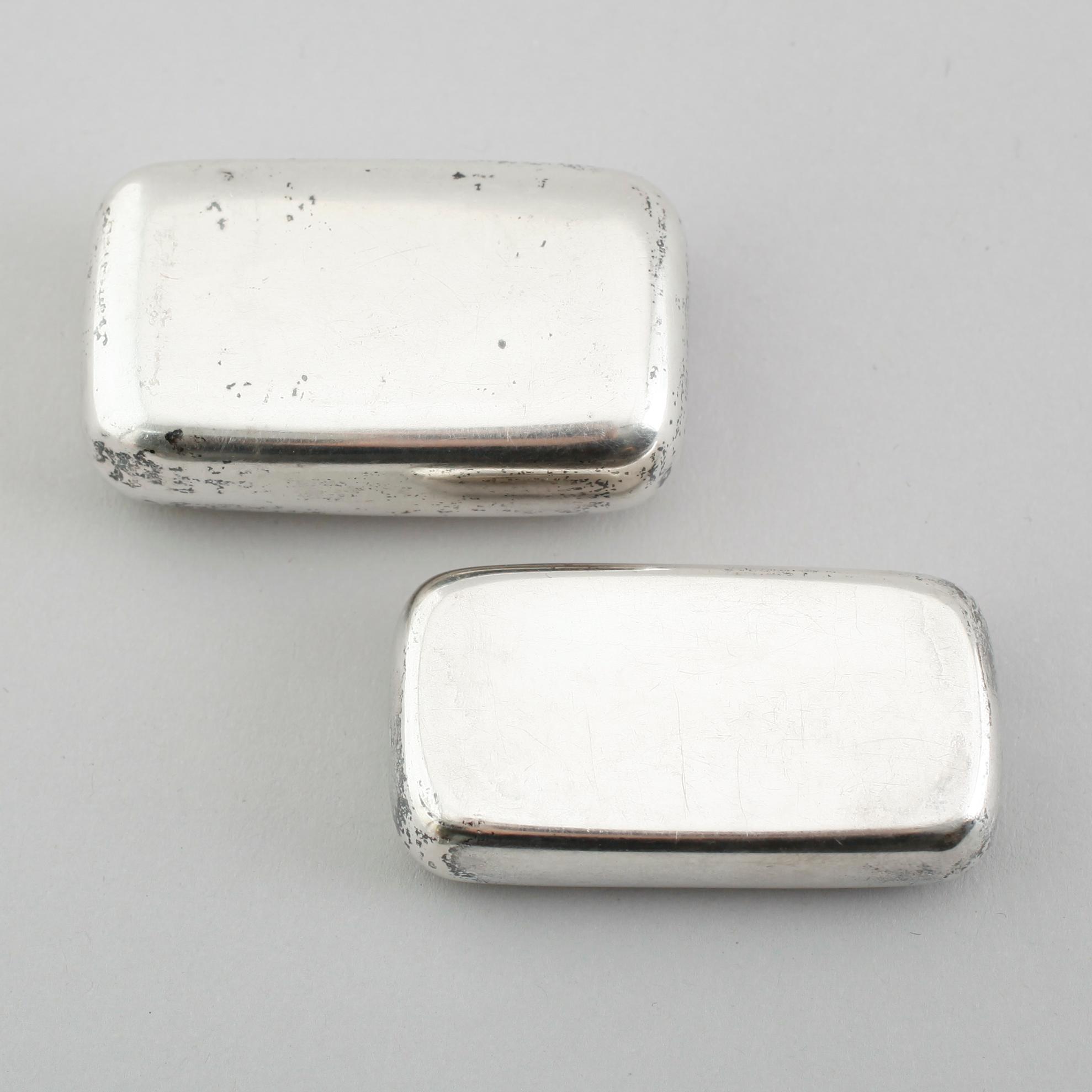 SNUSDOSOR, 2 st, silver, 1800-talets andra hälft. Vikt ca 72 gram.