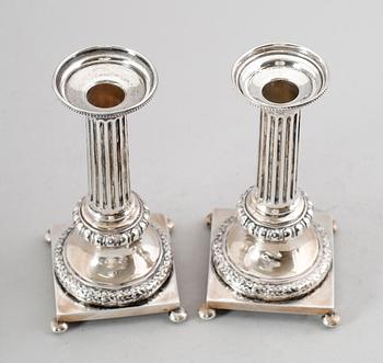 LJUSSTAKAR, 1 par, silver, CG Hallberg, Stockholm 1911/1912. Vikt ca 445 gram.