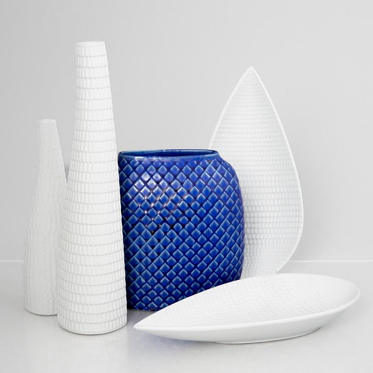 Stig Lindberg, a set of two stoneware vases, and two dish, "Reptil" and a vase "Fjäll", Gustavsberg 1953-63 and 1960-61.