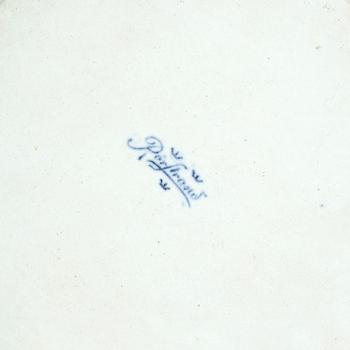 JARDINJÄR samt BRICKA, vitmetall och flintgods. Rörstrand, omkring år 1900.