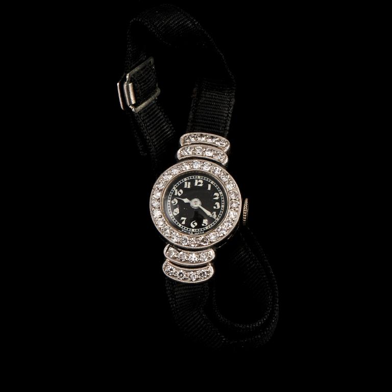 ARMBANDSUR, platina med åttkantslipadeslipade diamanter, Schweiz, 1900-talets början. Vikt 8 g.