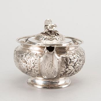 A SILVER TEAPOT DUBLIN 1817.