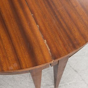 A late Gustavian dining table, 19th century.