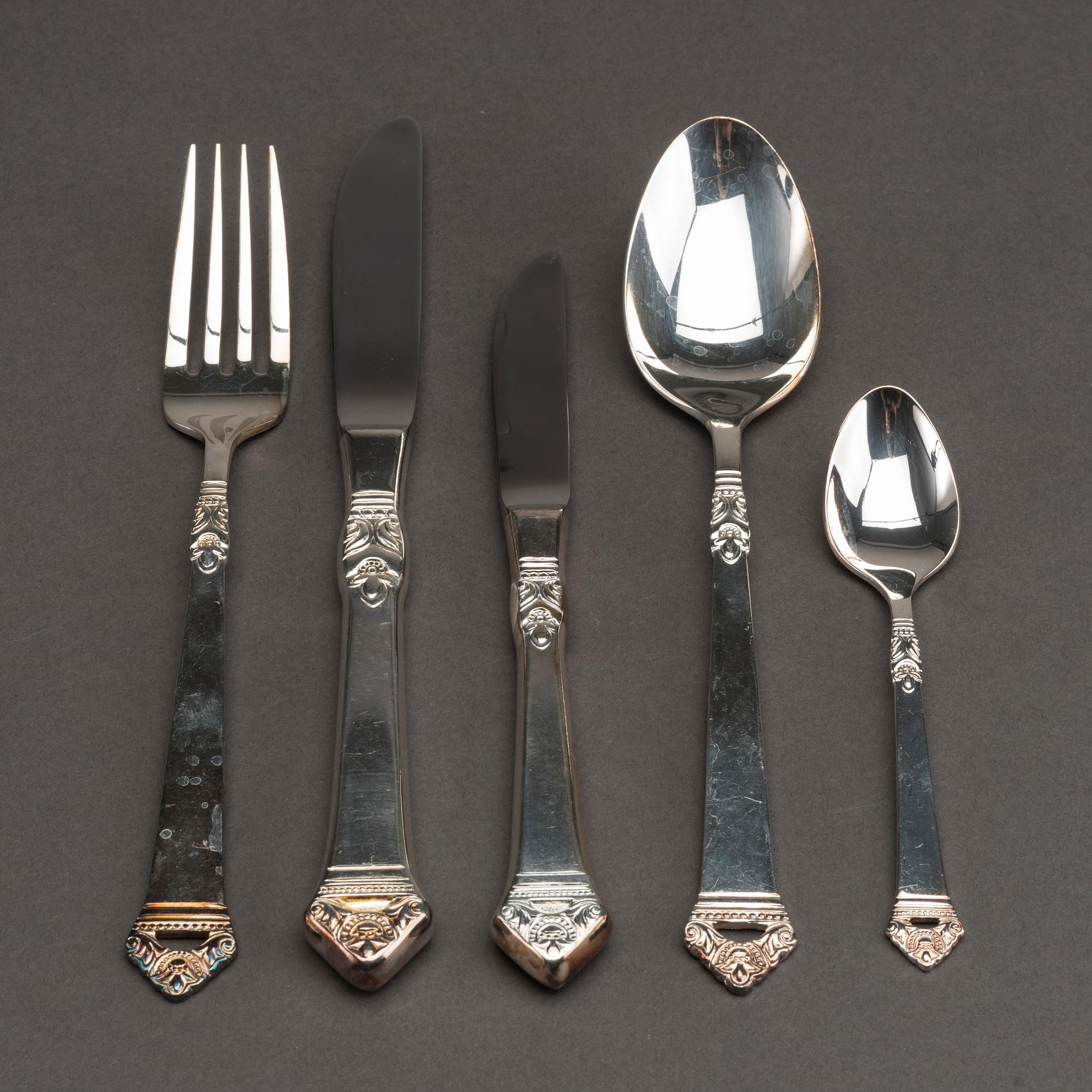 BESTICKSUPPSÄTTNIG, nysliver 48 delar.