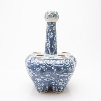 Vases, 2 pcs, China, 19th century.