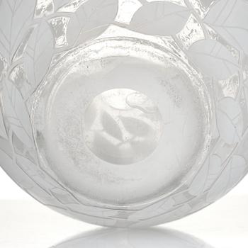 Sven Erik Skawonius, a cameo glass vase, Kosta, Sweden, 1940s, model 182.