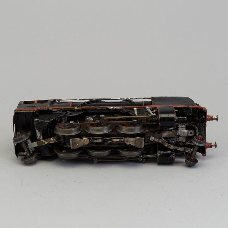 18 parts of modelltrains including Märklin, Bing Wercke, Karl Bub Germany, first half of the 20th century.
