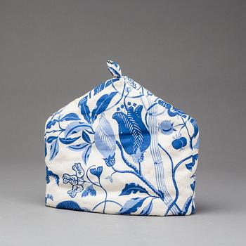 BRICKA SAMT TEHUVA, tyg "La Plata" Firma Svenskt Tenn. Inköpt 1962.