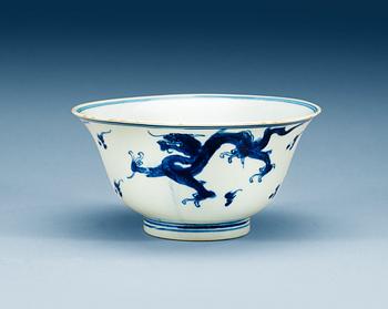 1548. A blue and white Transitional bowl, 17th Century.