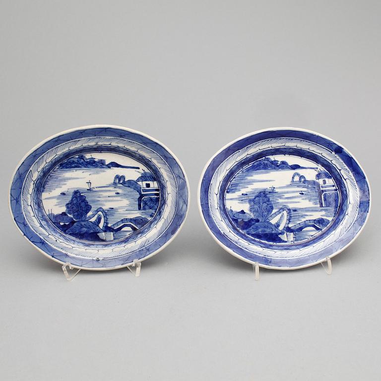 Fat, ett par, porslin. Kina 1800-tal.