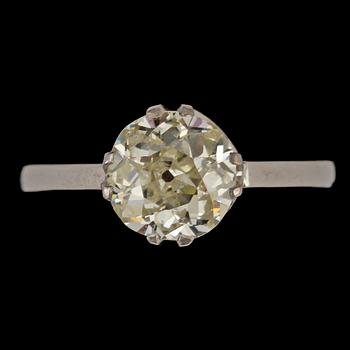 RING, 18k vitguld med gammalslipad diamant, ca 1.4 ct, Carl Hoff, Helsingborg, 1977. Vikt 3 g.