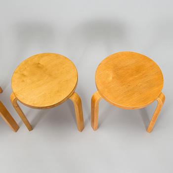 Alvar Aalto, jakkaroita, 4 kpl malli 60, O.Y. Huonekalu- ja Rakennustyötehdas A.B. 1900-luvun puoliväli.