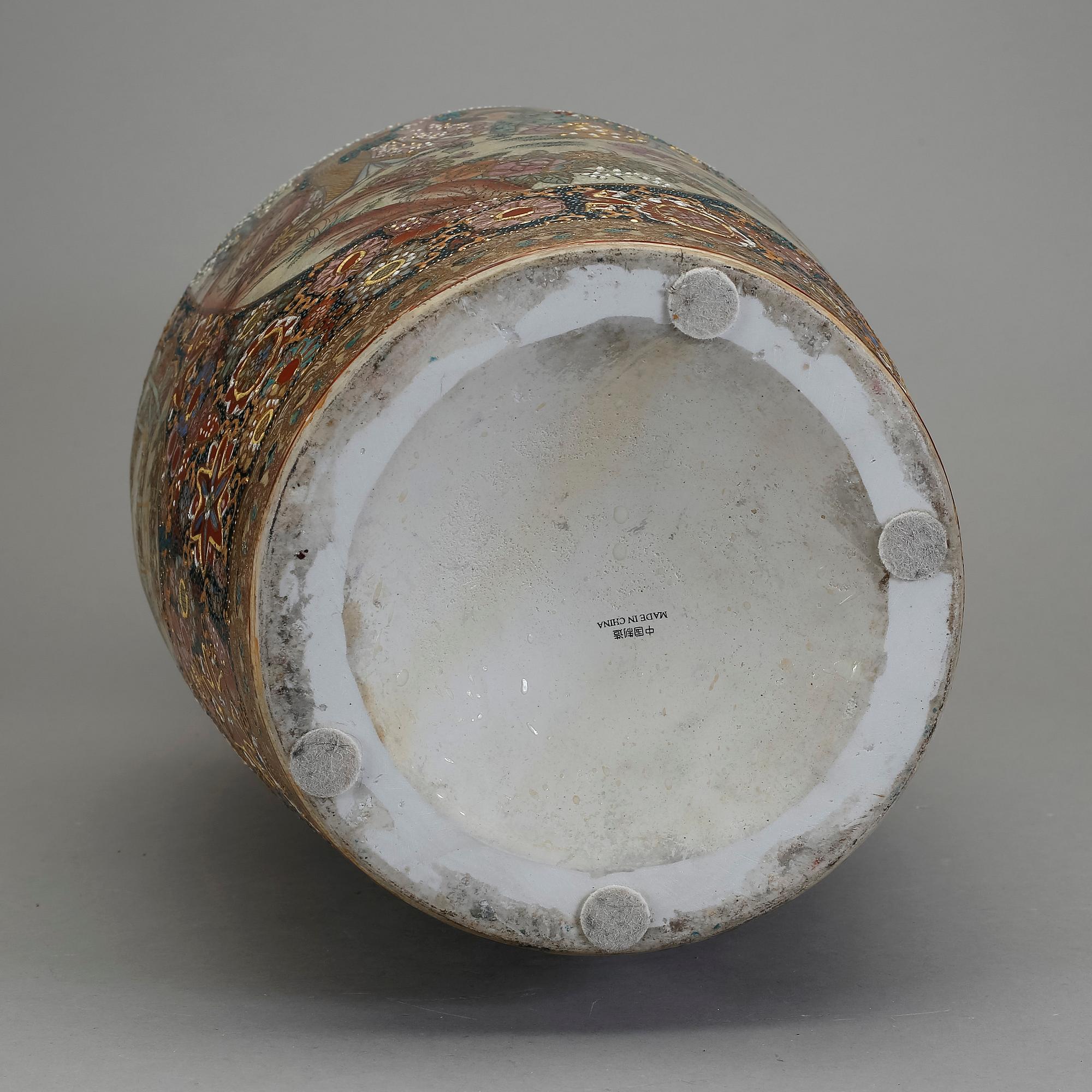 GOLVVAS, porslin. Japan/Kina. 1900-tal.