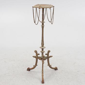 A pedestal, late 19th century.