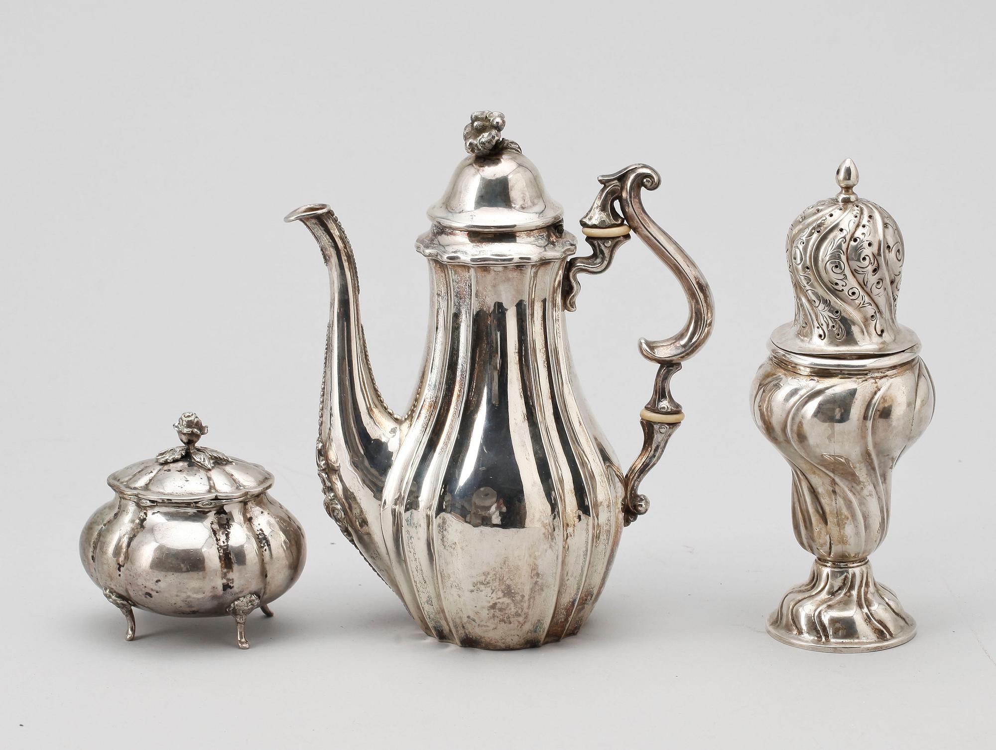 PARTI SILVERFÖREMÅL, 3 delar, bla Christian Hammer, 1800-1900-tal. Tot ca 720 gram.