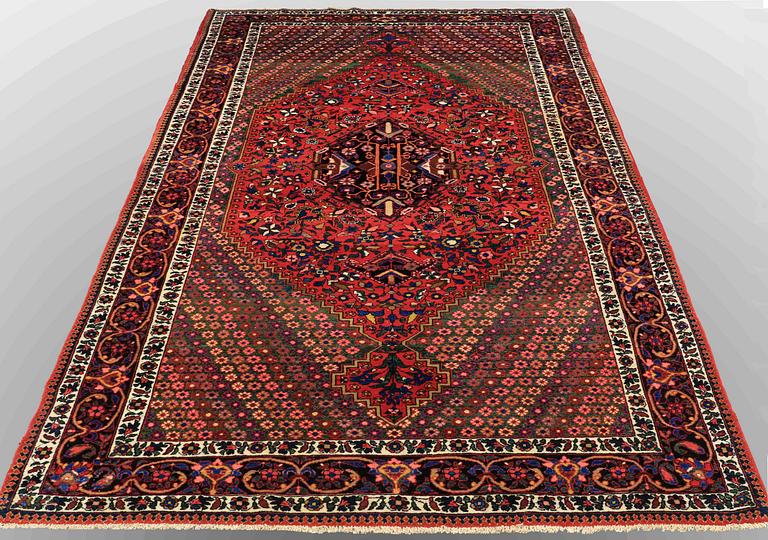 A carpet, Semi-antique Baktiari, ca 303 x 170 cm.