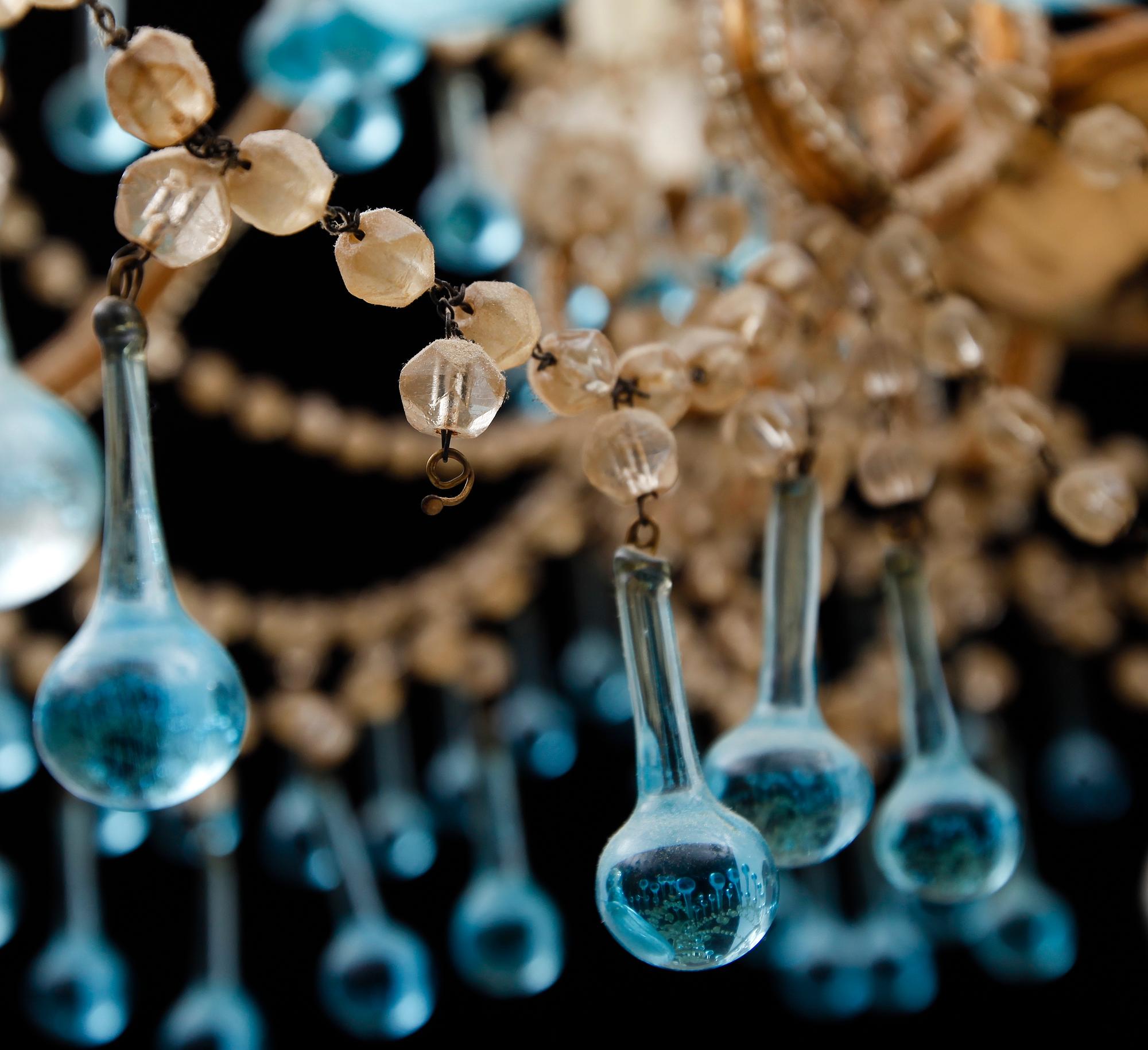 TAKLAMPA, Italien, enligt uppgift inköpt på Firma Svenskt Tenn Stockholm. Höjd ca 66 cm.