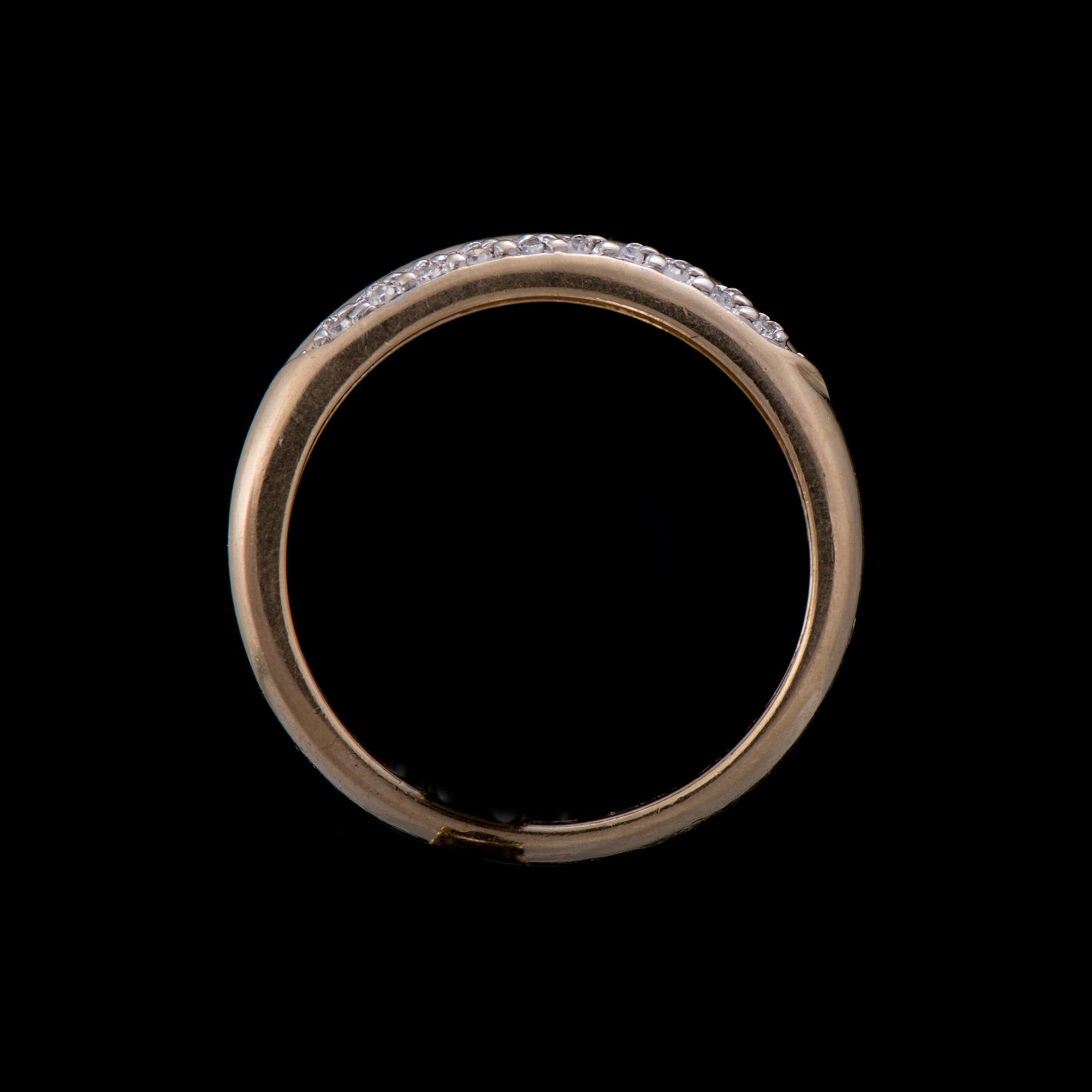 RING, 14K guld, 8/8-slipade diamanter. Vikt ca 3,4 g.