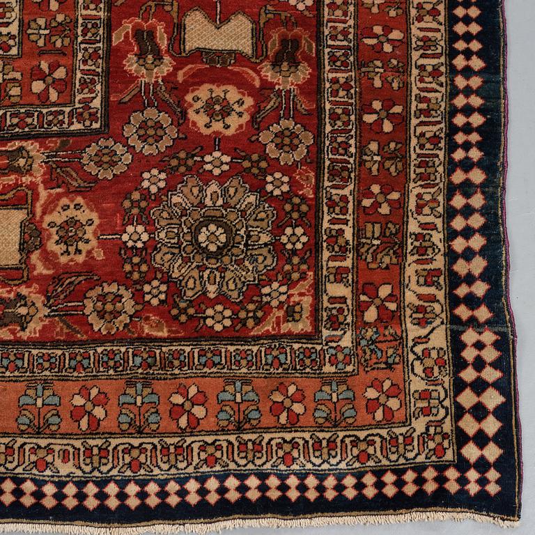 A CARPET, an antique/semi-antique Kashan so called Motachem, ca 333,5-354 x 218-243 cm.