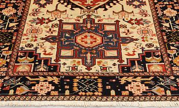 A Heris carpet, approx. 211 x 140 cm.
