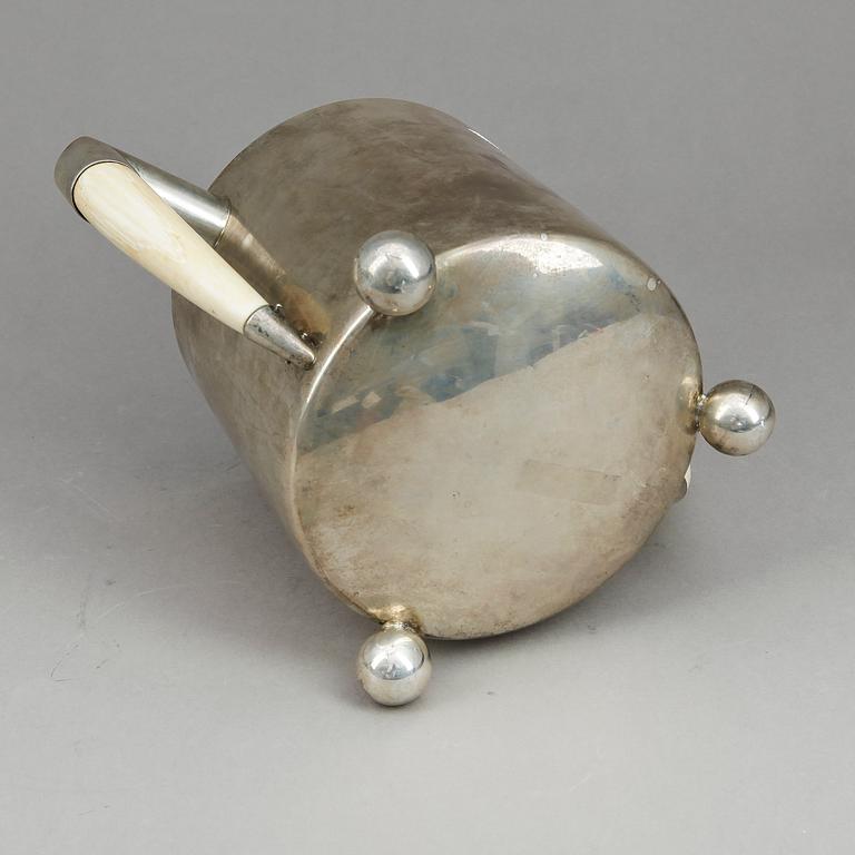 BÄGARE, silver, CG Hallberg, Stockholm, 1900. Vikt ca 1112g.
